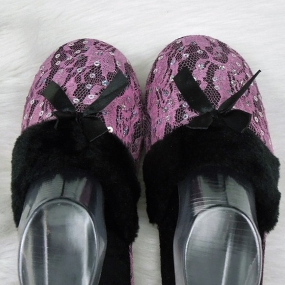 Shoes - NEW Slippers